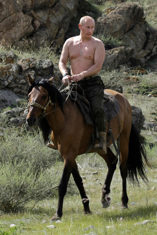 Illustration for article titled 10 Easy Disguises For Edward Snowden's Escape From Moscow
